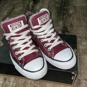 Converse Women’s size 8 Bordeaux